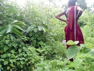 Indian desi village young married couple couldn't t have fun at home so had full fun on the jungle.