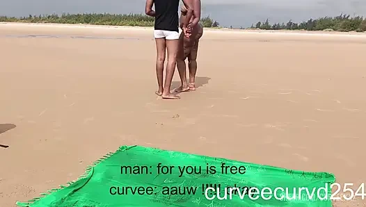 kilat di pantai sama pria lokal