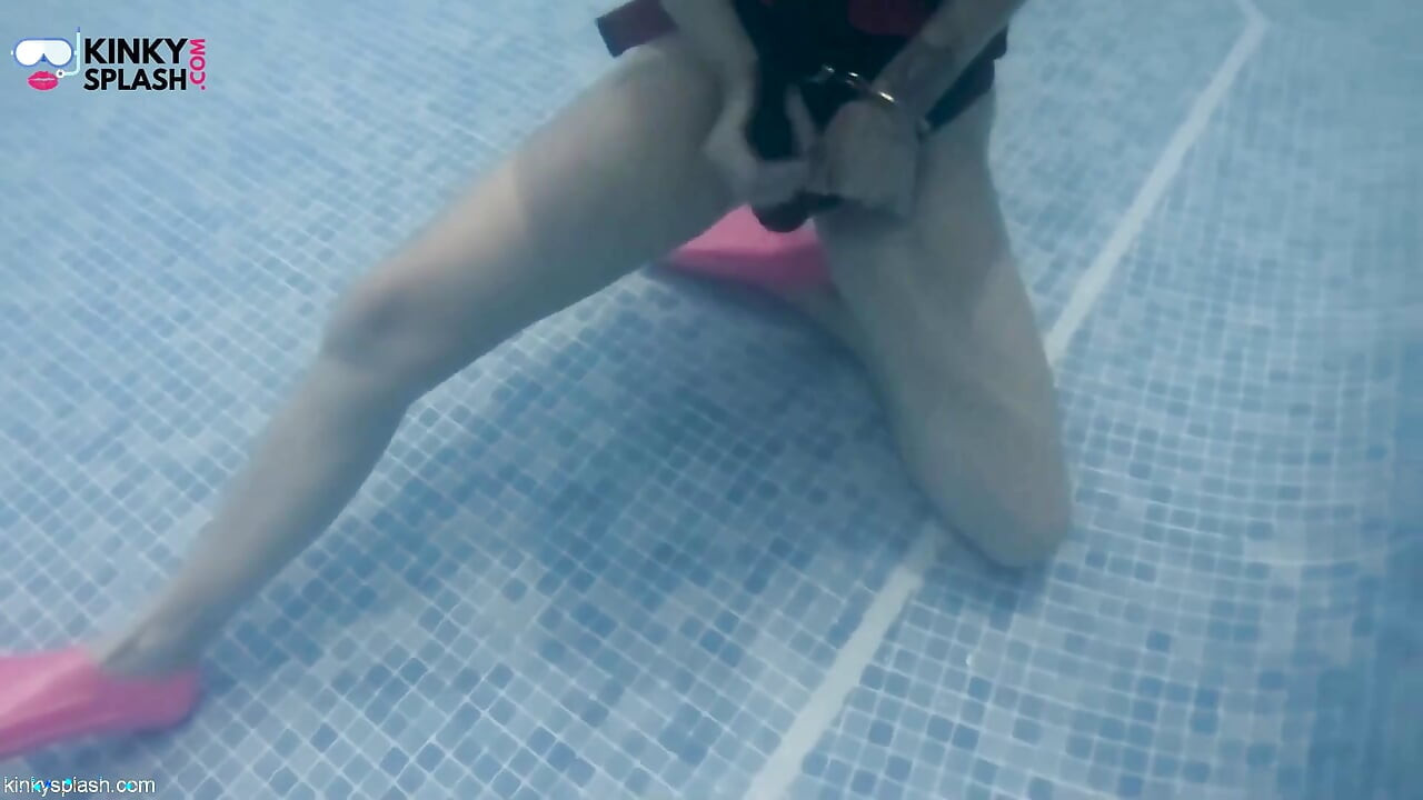 Undervattens bondage, kink &cum i min tighta våtdräkt