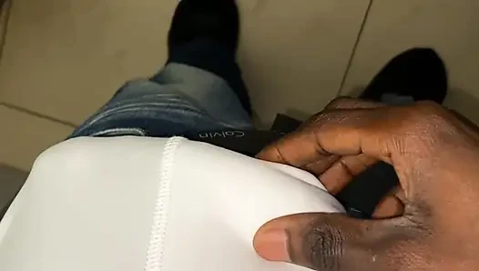 Haydut ofiste etini dövüyor