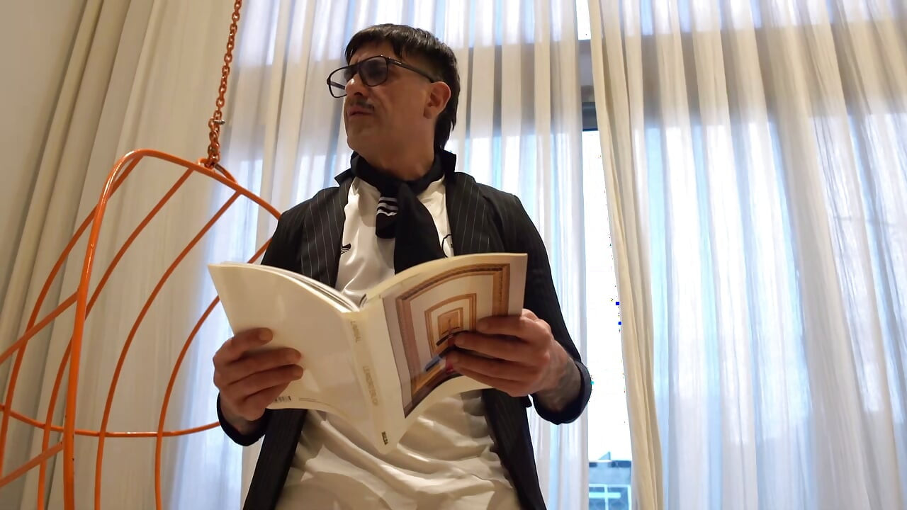 Don Bergolinni seeks his muse The most bizarre lesbian casting in Buenos Aires