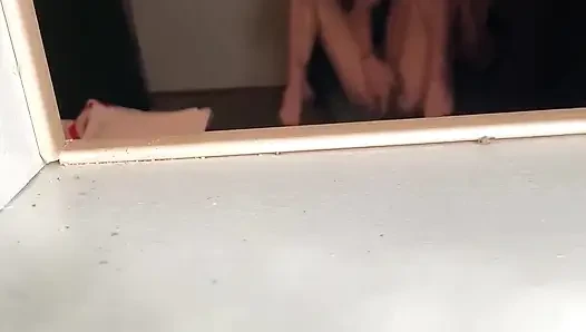 Erkek arkadaşı tarafından mastürbasyon yaparken yakalandı