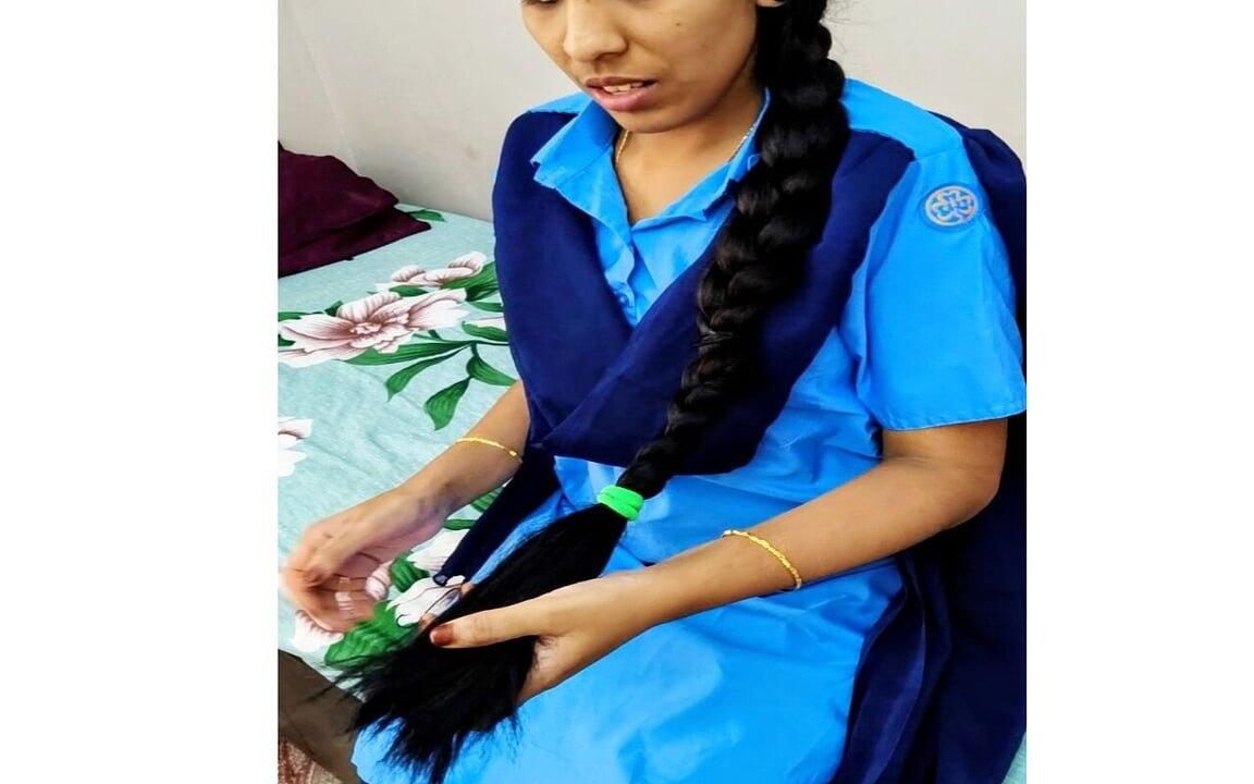 Indyjska uczennica zerżnięta w mundurze z wytryskiem