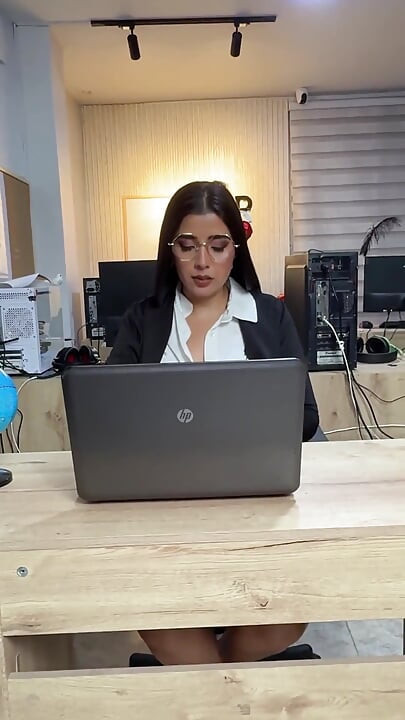 Guru POV Menjadi Sangat Panas Dan Bercinta Dengan Dildo Dan Hitachinya