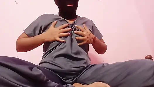 Xxx Hintli üniversiteli kız parmakla video