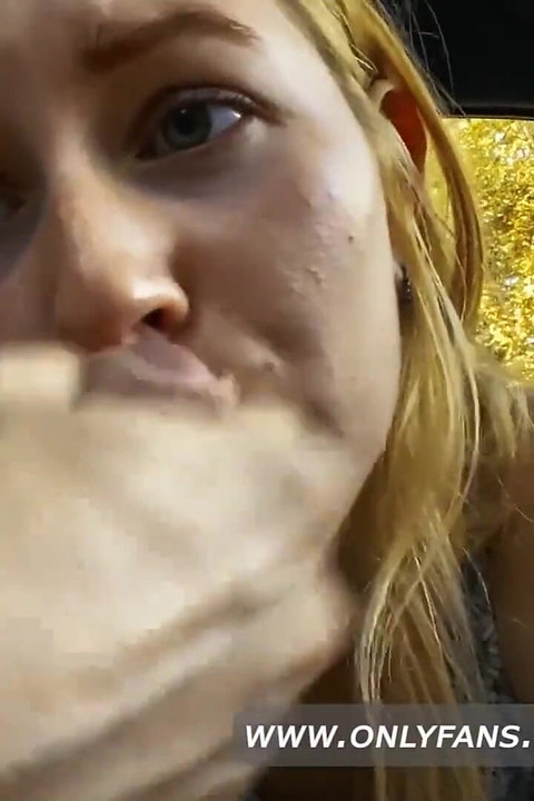 Am ajutat-o pe blondă să repare mașina și a futut-o