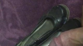 Cum on wifes dirty shoes