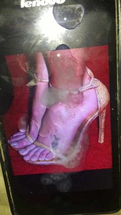 LAURA VANDERVOORT FEET CUM 2