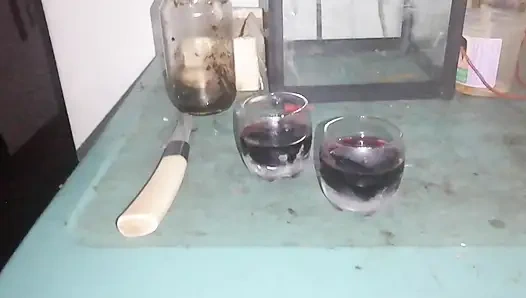 Гигантский хуй свекора свисает под его саром для падчерицы