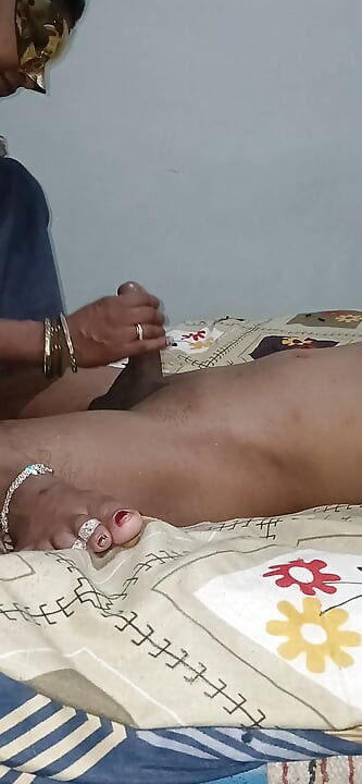 Kami melakukan seks yang menyenangkan dengan teman sekamar kami Lakshmi