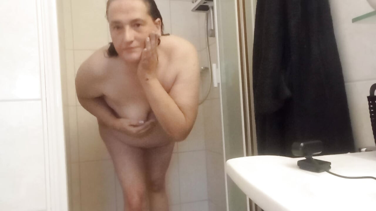 Amadora MILF Eva Pur - o chuveiro continua, intensa parte 2