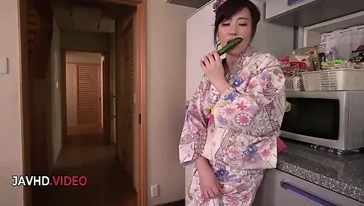 Ryouka shinoda lagi asik muasin memeknya pakai dildo favoritnya!