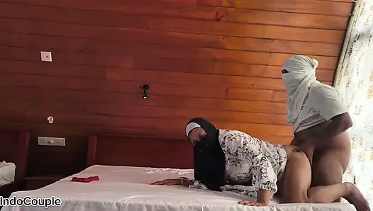 Arkadaşımın tesettürlü Müslümanı villada yalnızken beni aradı