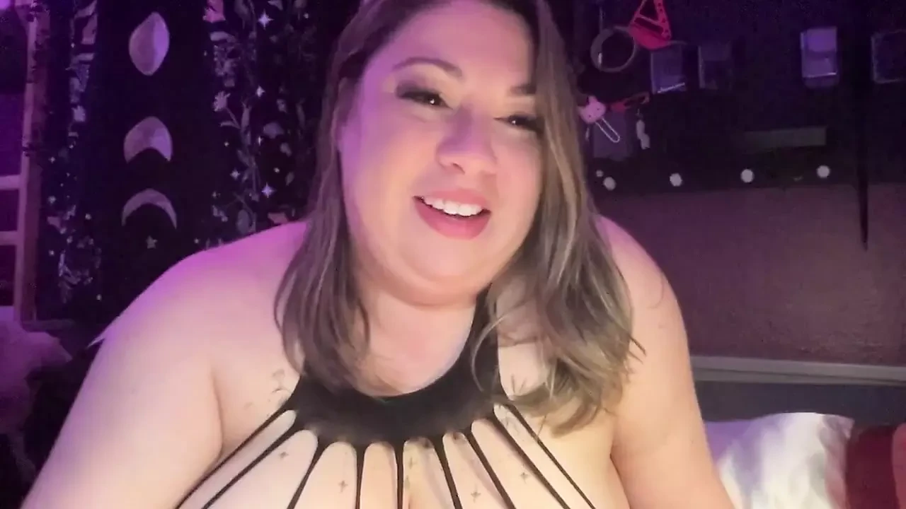 Sexy Newbie BBW Streams First Orgasm
