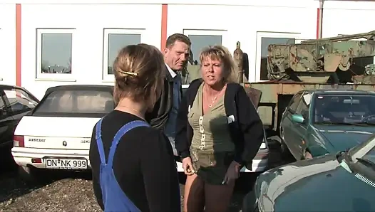 Büyük doğal sarışın Alman orta yaşlı seksi kadın açık havada sikiliyor