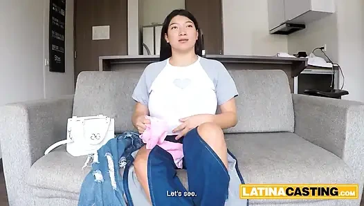 Cewek semok latina asia dengan toket besar dientot gaya doggy habis-habisan sampai dicrot di dalam