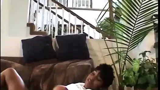 Siyah amigo kız büyük siyah yarağın tadını çıkarıyor
