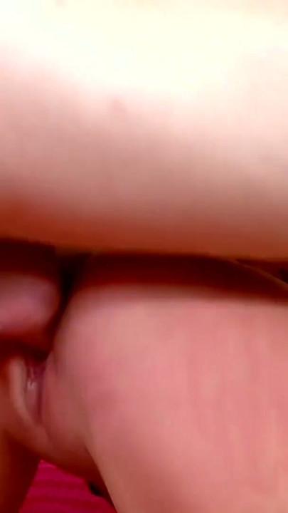 Die Milf zeigt dem jungen Buben wie man es aelteren Frauen besorgt | Clip 2