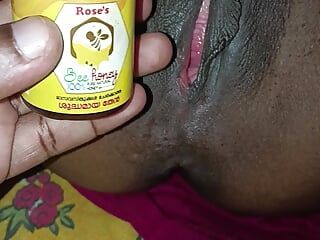 蜂蜜で舐める叔母のpuzzy