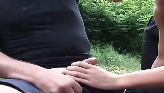Blonde schlampe hart gefickt von gruppen-gangbang