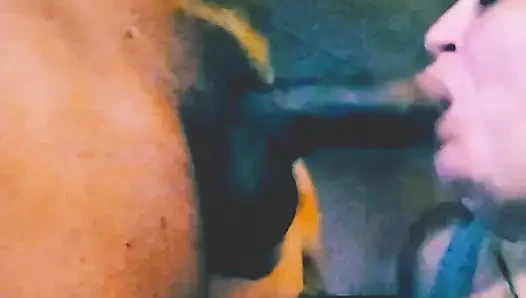 Üvey anne her zaman bir şey aramak için bodruma boşalıyor