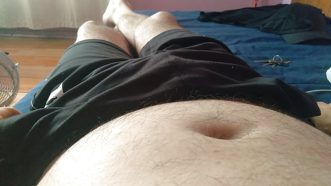 Vrući muškarac čeka grubi amaterski seks