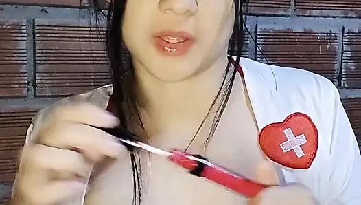 Baldızımı mastürbasyon yaparken görüyorum ve sonra lezzetli bir şekilde sikişiyoruz