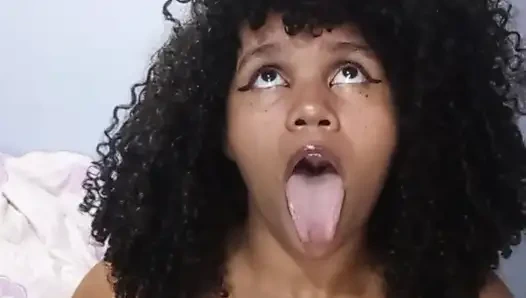 Возбужденный тверк в крошечных стрингах