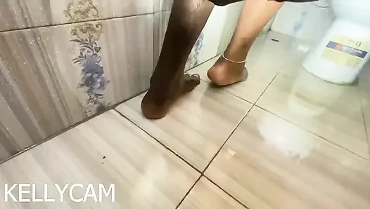 Daha iyi domaltarak banyoda kocamla duşta sikişiyorum