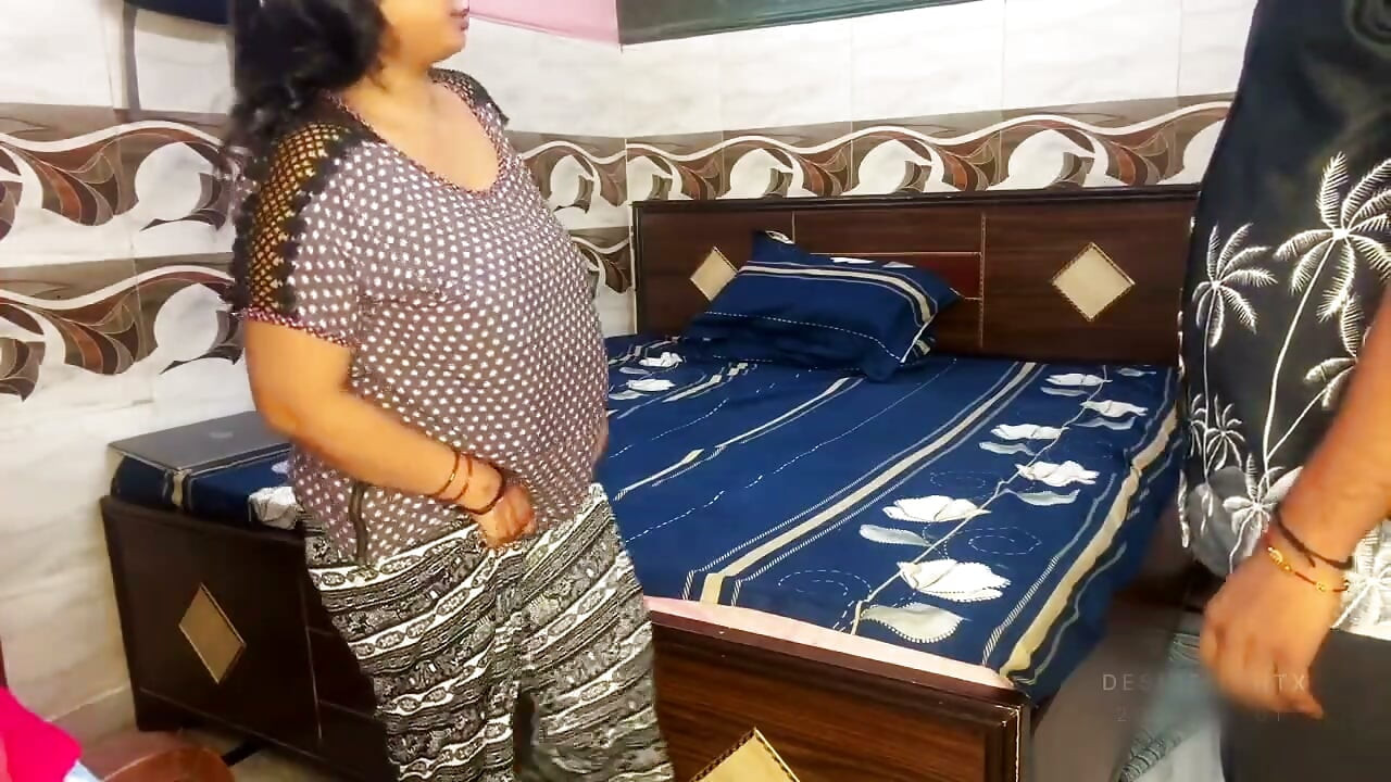 Heet Indiaas stiefmoeder wordt super nat tijdens harde thuisseks