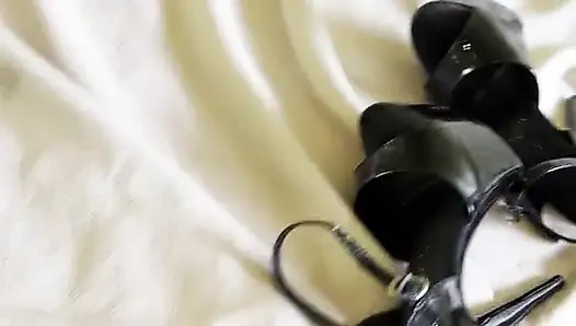 Petite slut Holy Machiavelli getting a big load of cum in her mouth