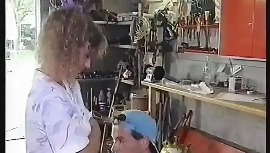 Кудрявая юная блондинка делает минет и трахается в ее тугую задницу