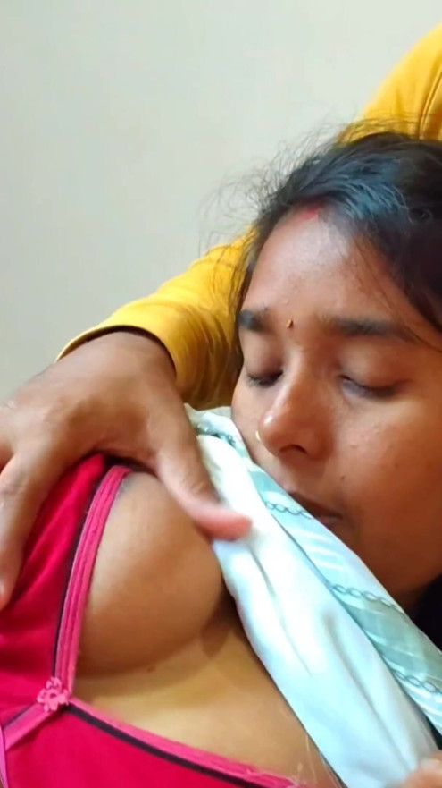 Hot movie of Bhabhi doing sex and her neighbor master. | Clip 1