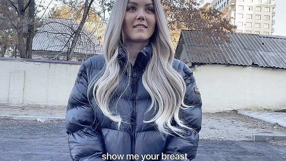 Rubia preciosa engaña a su novio por la matrícula