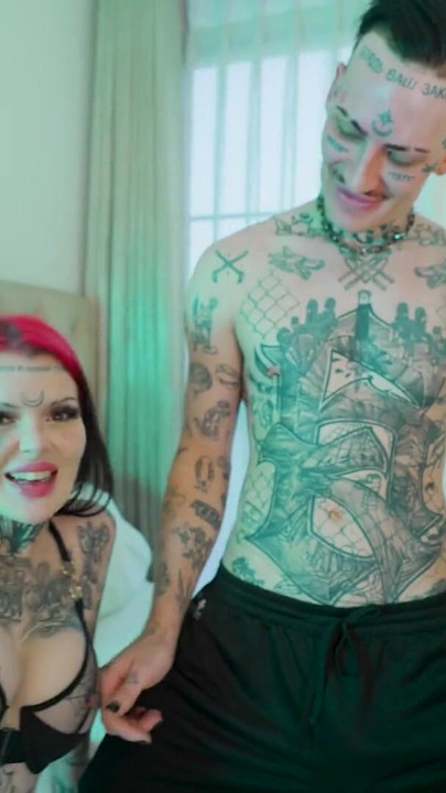 Dövmeli sürtükler sert dörtlü sekste anal deliklerini açıyor - atm ve bakış açısı | Klip 1