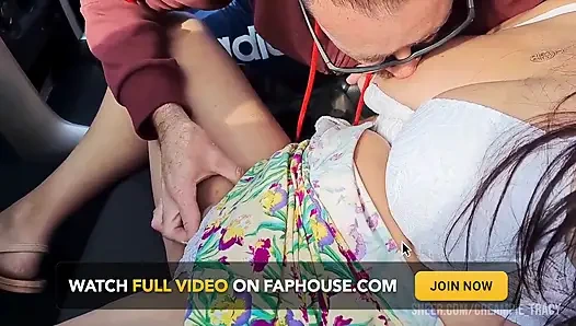 Aldatılan Koca, Karısının Herkesin Içinde Yabancı Bir Sakso Çekmesini Izliyor.