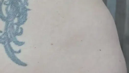 Босс трахает меня в своем офисе и опустошает свои яйца на мою задницу в зале заседаний