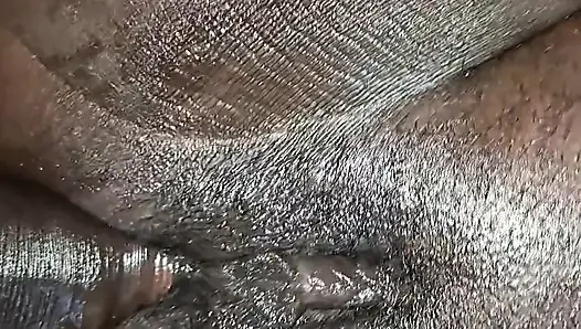 Каждый большой хуй умещается в мою маленькую девственную задницу