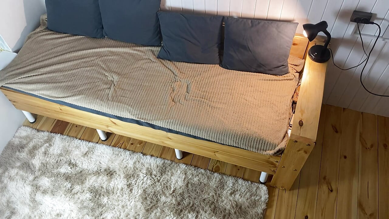 Sweet fucking with a slut in a hotel room