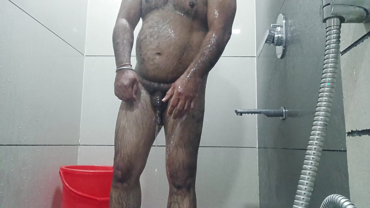 Daddy sexy nude bathing in hotel