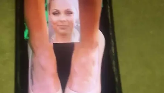 Kaltağım laura vandervoort ayakları boşalıyor 2