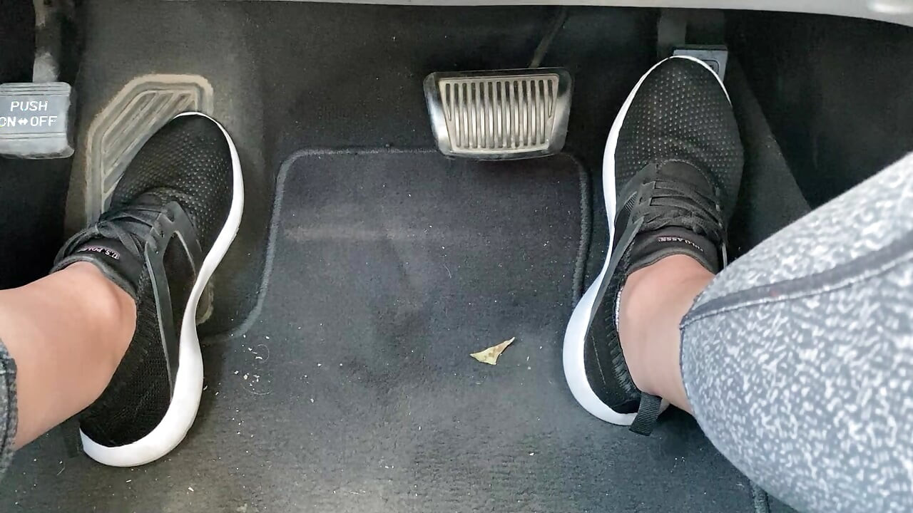Pumpanje pedala u tenisicama od Ivys Feet