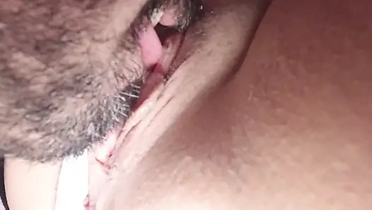 Моя соседка-милфа - неверная шлюшка, которая хочет, чтобы я трахнул ее и кончаю в нее