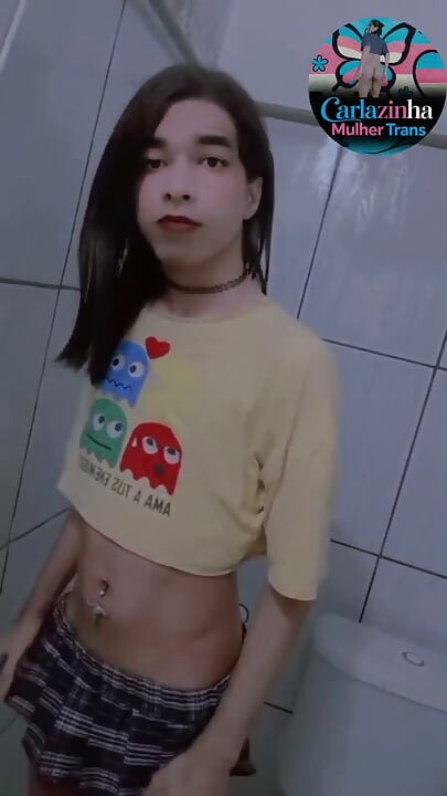 저는 과시하는 여자이고, 이렇게 자랑하는 걸 즐기는 매우 음란한 트랜스 여성입니다