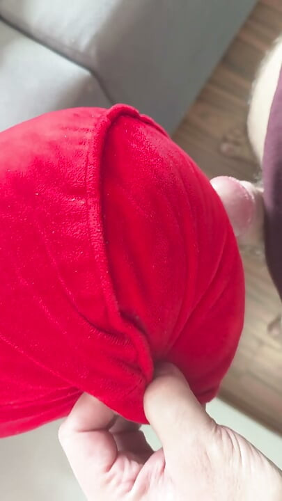 The thrill of pillow rubbing and a hard cock