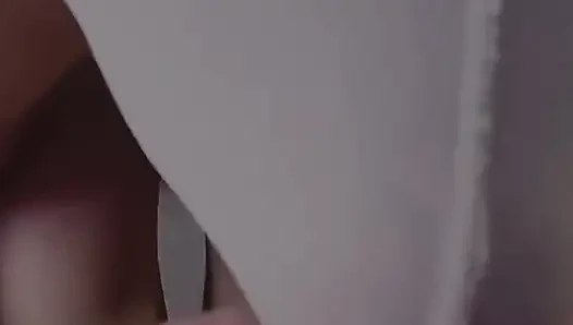Saya menjilat dan mengisap penis dengan meludah melalui celana dalam satin - pov wanita