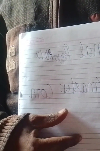 Vruća deshi solo masturbacija