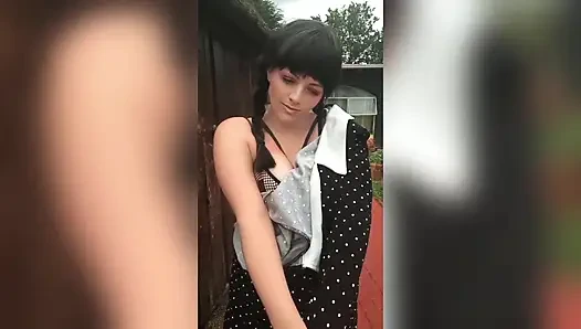 Lenara Grimwood'un yarağını yalıyor ve yüzüne boşalıyor