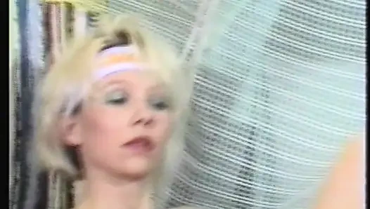 – Sana nasıl emdiğimi anlatacağım.