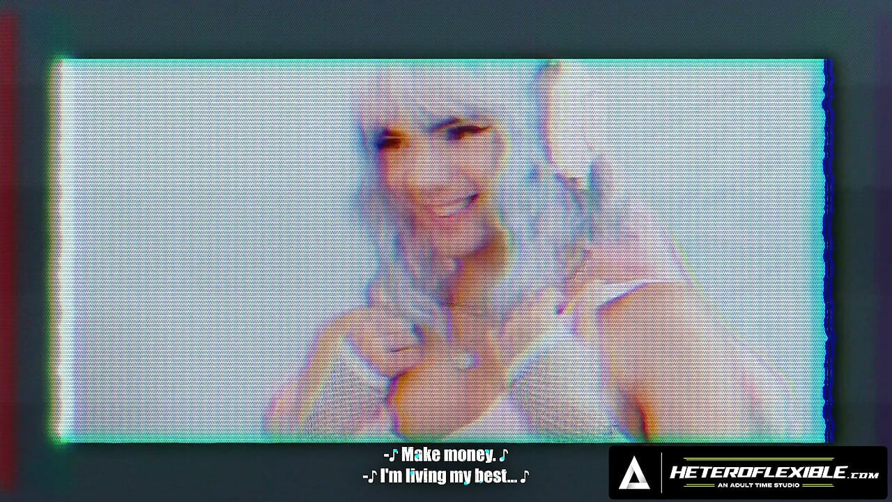HETEROFLEXIBLE - El femboy coquetón Sam Ledger se deja comer el culo y luego rebota sobre la polla de Leo Louis